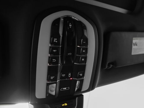 Used 2023 Porsche Macan image 36