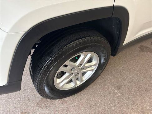 Certified 2023 Jeep Grand Cherokee Laredo w/ Luxury Tech Group I AWD/4WD image 29