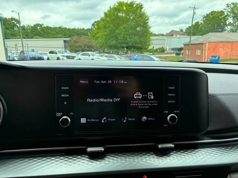 Used 2024 Kia Carnival LX FWD image 28
