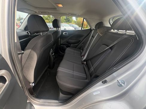 Used 2025 Hyundai Venue SEL image 24