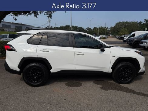 Used 2021 Toyota RAV4 LE FWD image 6