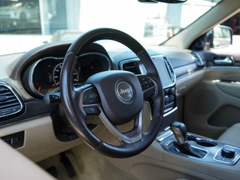 Used 2020 Jeep Grand Cherokee Overland AWD/4WD image 6