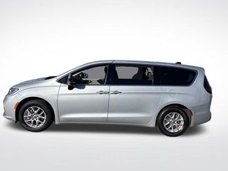 Used 2024 Chrysler Pacifica Touring-L FWD video 2