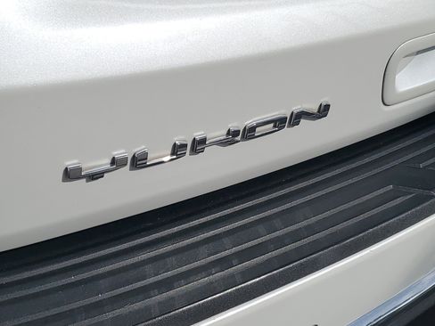 Used 2021 GMC Yukon SLT w/ SLT Luxury Plus Package image 6