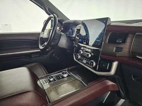 Used 2024 Ford Expedition Limited AWD/4WD image 11