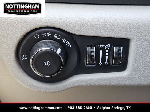 Used 2022 Chrysler Pacifica Touring-L image 17