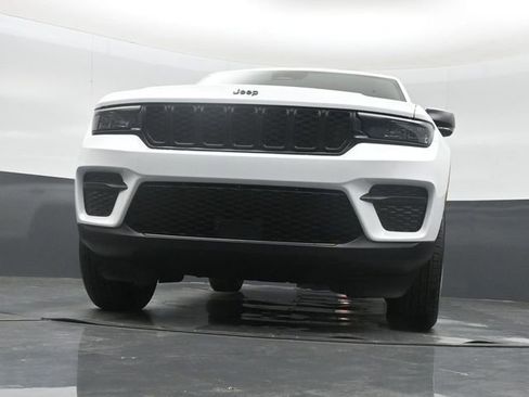 New 2025 Jeep Grand Cherokee Altitude AWD/4WD image 35