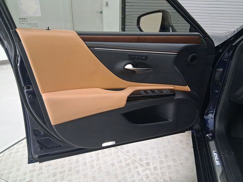 Certified 2025 Lexus ES 350 w/ Premium Package image 21