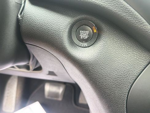 Used 2019 Jeep Cherokee Latitude Plus AWD/4WD image 28
