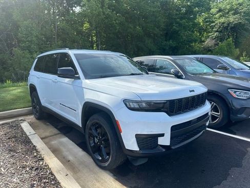 Used 2021 Jeep Grand Cherokee L Laredo RWD image 4
