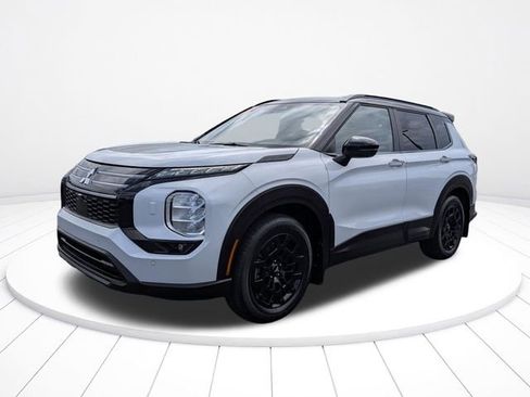 Used 2025 Mitsubishi Outlander AWD image 7