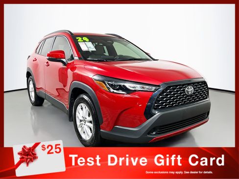 Used 2024 Toyota Corolla Cross LE image 1