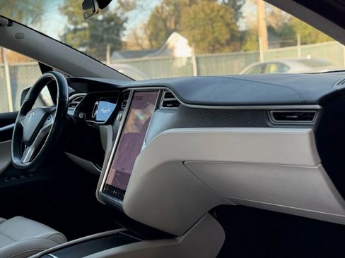 Used 2018 Tesla Model X 100D image 12