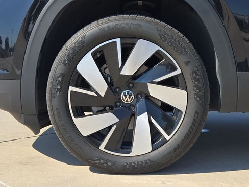 Used 2024 Volkswagen Atlas Cross Sport SE w/ Panoramic Sunroof Package FWD image 12