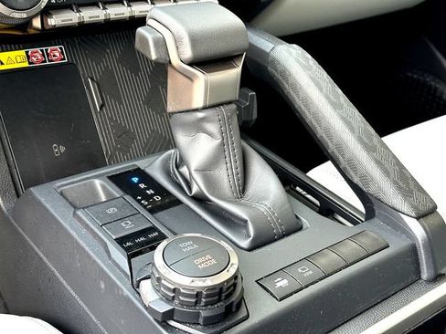 Used 2025 Toyota Tacoma Limited AWD/4WD image 16