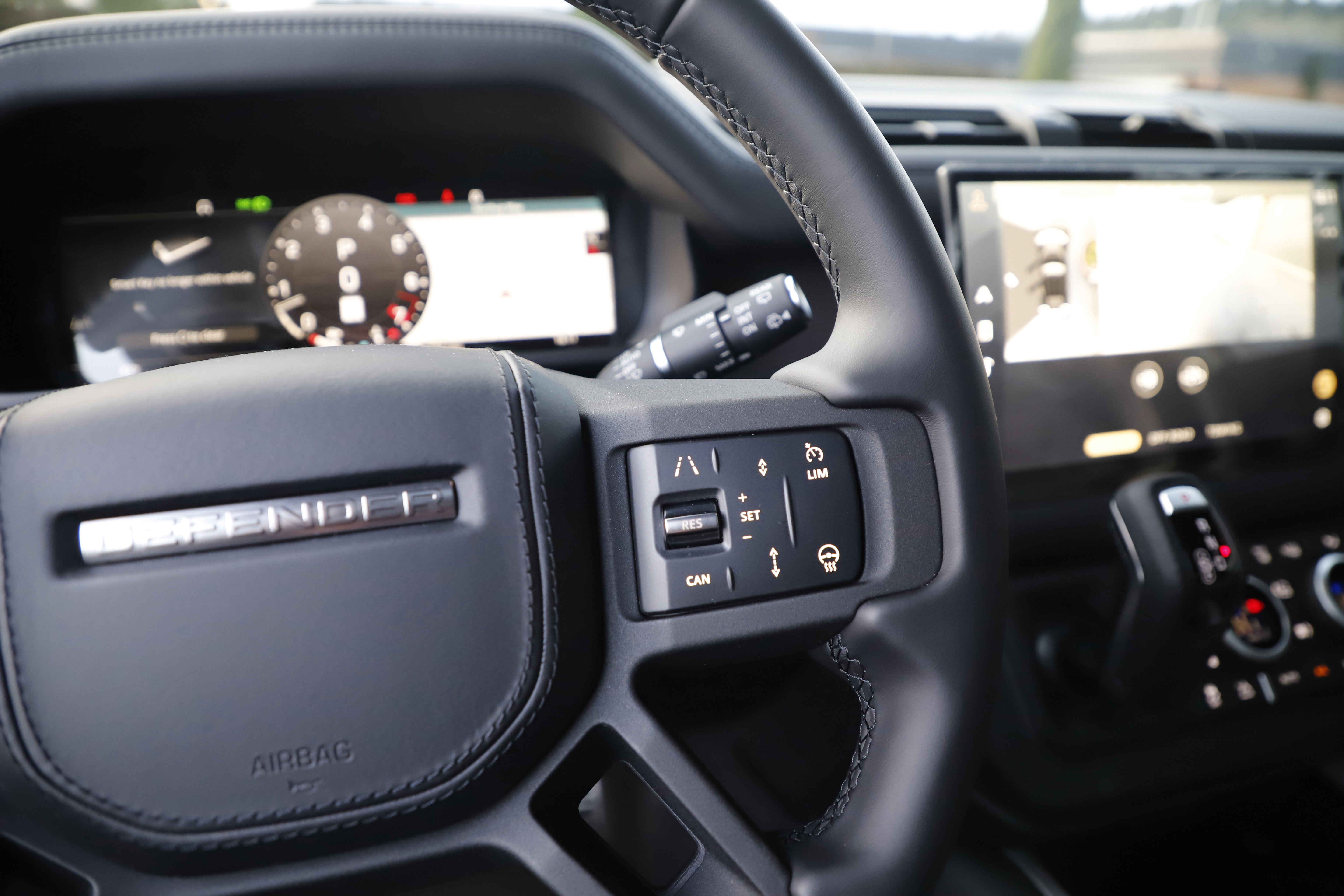 New 2025 Land Rover Defender 110 X AWD/4WD image 25