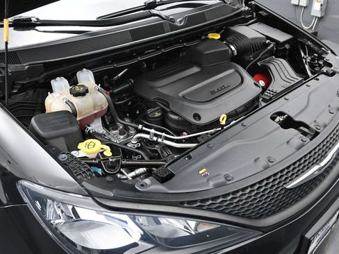Used 2024 Chrysler Voyager LX FWD image 34