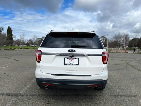 Used 2017 Ford Explorer XLT w/ Equipment Group 202A FWD image 6
