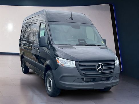 Used 2025 Mercedes-Benz Sprinter 2500 image 5