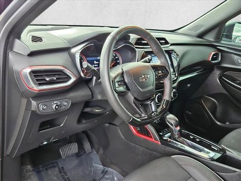 Used 2023 Chevrolet TrailBlazer RS w/ Sun and Liftgate Package FWD image 10