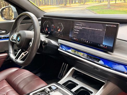 Used 2023 BMW 760i xDrive AWD/4WD image 22