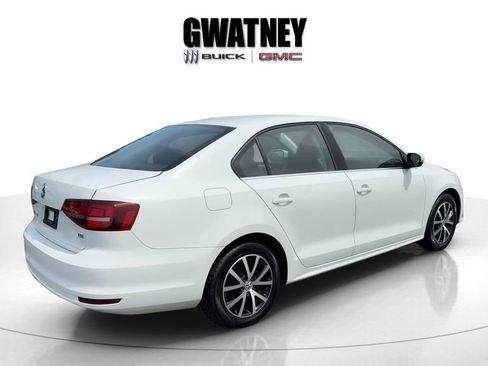 Used 2017 Volkswagen Jetta SE image 5