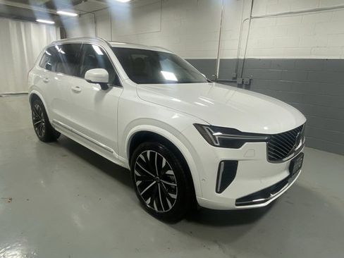 Certified 2025 Volvo XC90 B6 Plus image 4