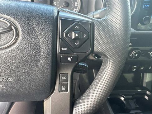 Used 2018 Toyota Tacoma TRD Sport image 27