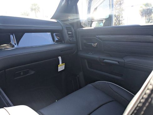 New 2026 RAM 2500 Limited AWD/4WD image 18