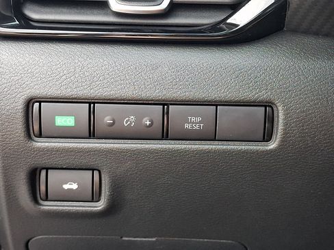 Certified 2025 Nissan Sentra SV FWD image 25