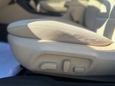 Used 2017 Subaru Outback 2.5i Premium image 18