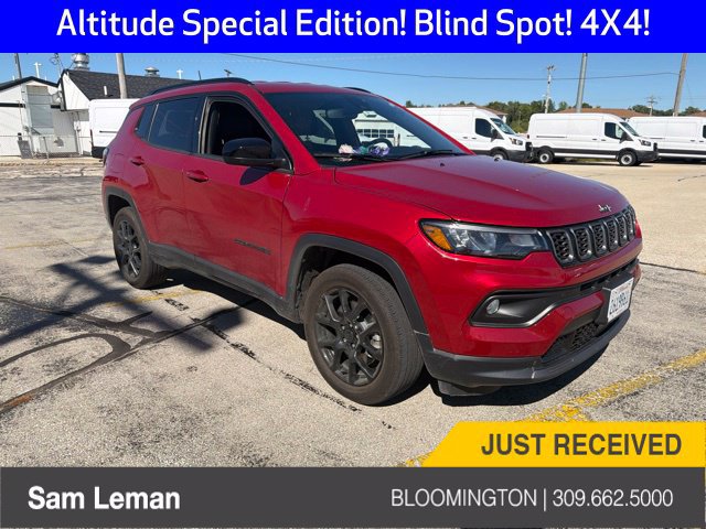Used 2025 Jeep Compass Latitude w/ Altitude Special Edition AWD/4WD image 1