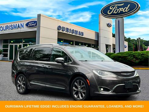 Used 2017 Chrysler Pacifica Limited w/ UConnect Theater Package FWD image 1