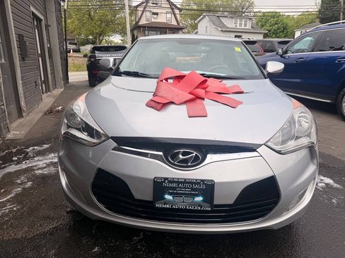 Used 2012 Hyundai Veloster w/ Style Pkg FWD image 3
