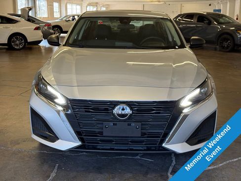 Used 2024 Nissan Altima 2.5 SV FWD image 1