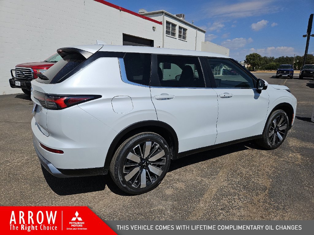 New 2026 Mitsubishi Outlander SE FWD image 13
