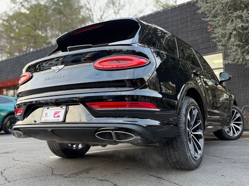 Used 2023 Bentley Bentayga image 13