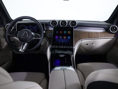 Used 2026 Mercedes-Benz GLC 300 4MATIC image 36