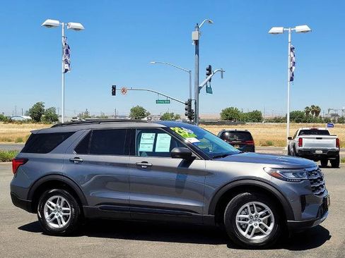Certified 2026 Ford Explorer Active RWD image 3