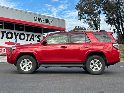 Used 2024 Toyota 4Runner SR5 image 2