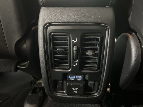 Used 2021 Jeep Grand Cherokee Limited AWD/4WD image 23