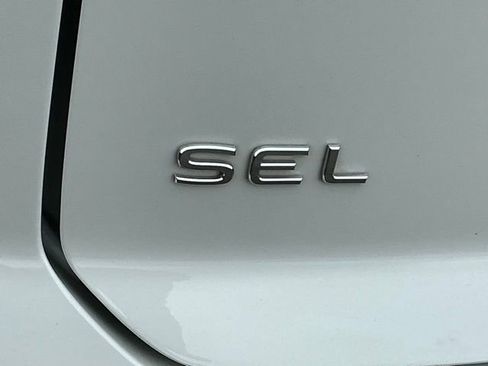 Certified 2024 Volkswagen Atlas Cross Sport SEL Premium R-Line AWD/4WD image 11