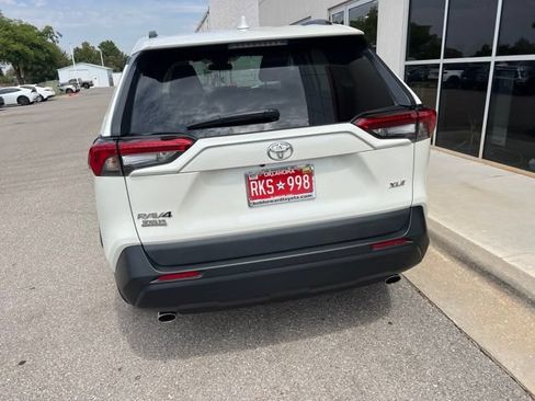 Used 2021 Toyota RAV4 XLE Premium FWD image 3
