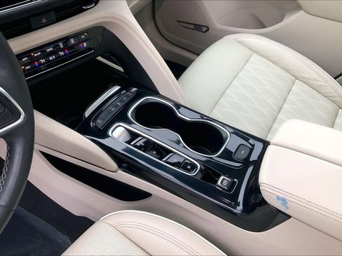 Used 2021 Buick Envision Avenir w/ Technology Package II image 16