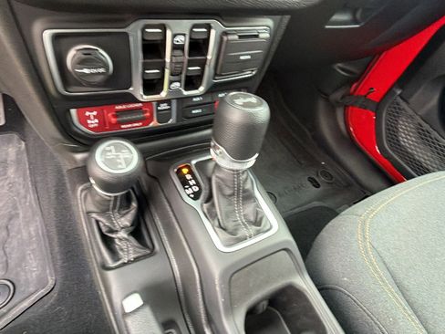 Used 2025 Jeep Wrangler Willys image 30