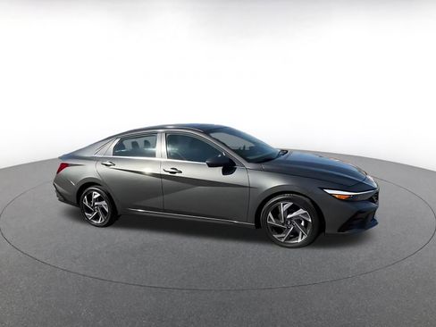 Used 2025 Hyundai Elantra SEL image 2