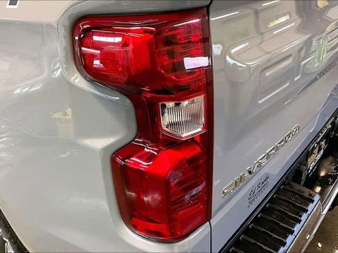 Used 2024 Chevrolet Silverado 1500 LT image 24