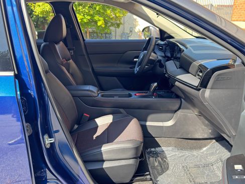 Used 2025 Nissan Kicks SR FWD image 14