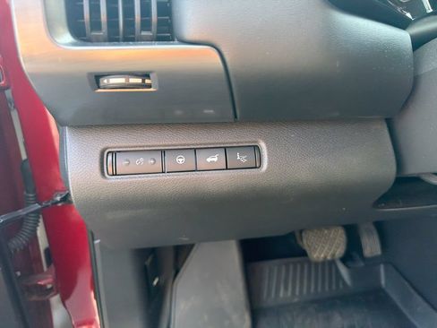 Used 2022 Nissan Pathfinder SL AWD/4WD image 21