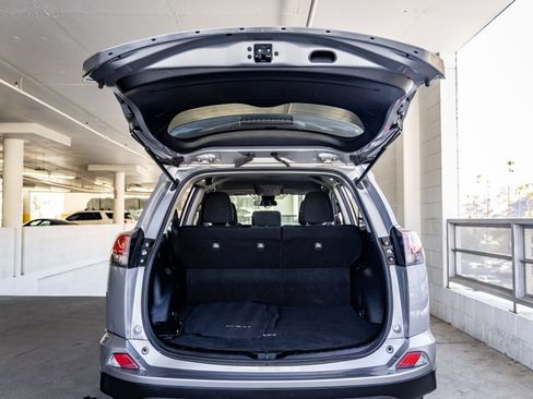 Used 2017 Toyota RAV4 LE w/ Carpet Mat Package FWD image 28